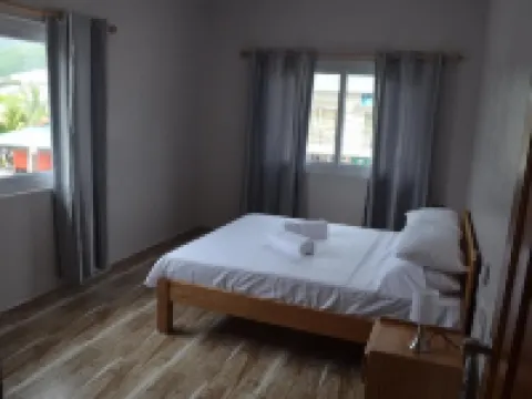 シャナズ ビーチサイド リトリート アンス・ロイヤルのホテル