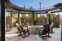 Courtyard Asheville Airport Hotel dekat Lake Powhatan Recreation Area & Campground