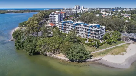 Reflections Holiday Apartments Отели рядом с достопримечательностью «Маручйдор Бич»