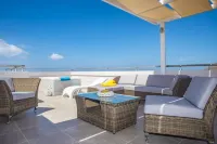 Evelyn Hotel - con vistas al mar