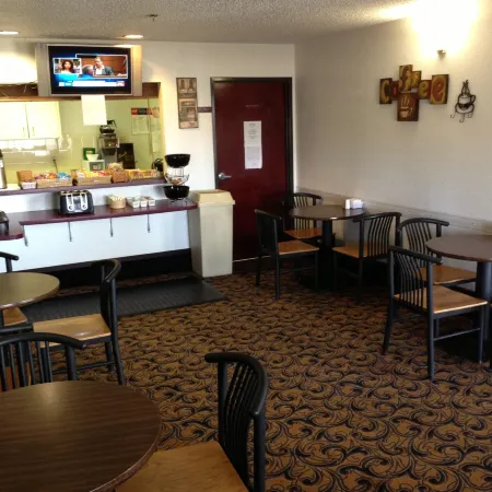 Brentwood Inn & Suites
