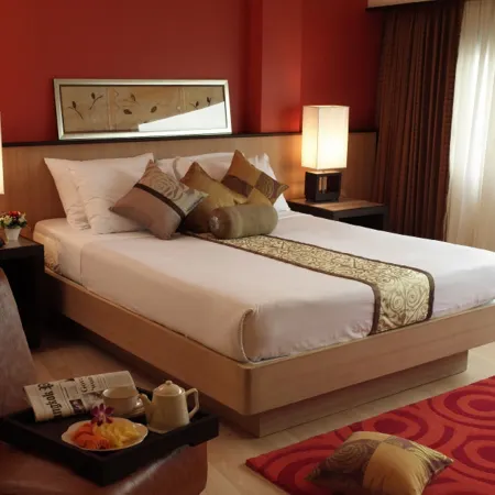 Rose Hotel Отели рядом с достопримечательностью «Станция метро Sam Yan»