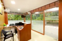 Base9 Cochin Airport Hotel Hoteles en Nedumbassery