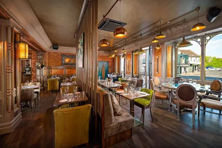 Queens Hotel Отели в г. Клэр