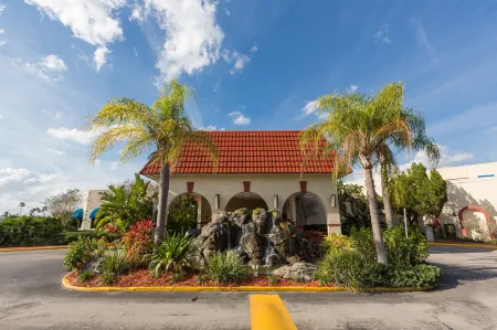 Maingate Lakeside Resort