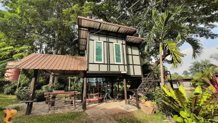 Sawansang Nangkeaw Resort Отели в г. Pak Thong Chai