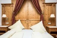 Hotel Enzian Genziana Hotels in Fie