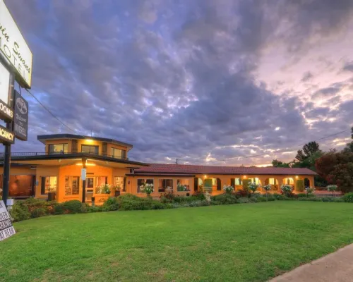 Twin Swans Motel Hotels in Inverell
