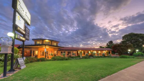 Twin Swans Motel Hotels in Inverell