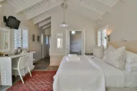 Hermanus Lodge on the Green - Solar Power Hotels in Hermanus