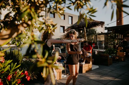 Selina Secret Garden Lisbon Отели рядом со станцией Cais Do Sodre