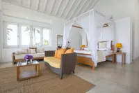 Sri Sharavi Beach Villas & Spa - with 43 Metre Saltwater Infinity Pool Hotels in Kamburugamuwa