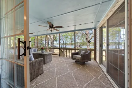 Charming 3-bedroom house on Big Water in Sparta