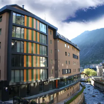 Hotel Metropolis Hotels near Inuu