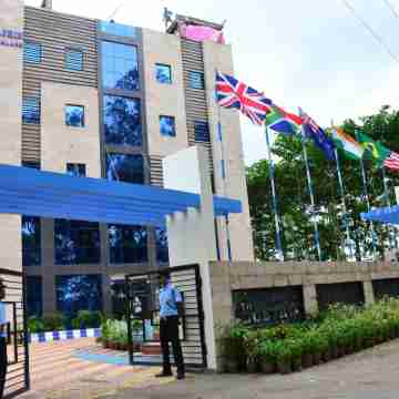 Dolphin Chocolate Inn Hotel Exterior