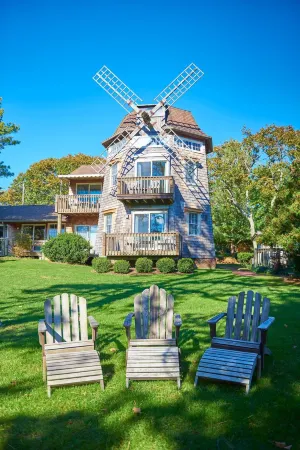 The Hampton Maid Отели рядом с достопримечательностью «Drift Inn»