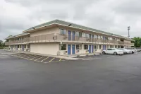 Motel 6 Kansas City, MO - Airport Hotels in Sioux Township