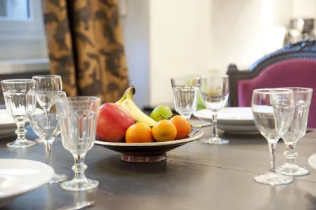 Mhl - Maison Hotel Lyon Отели рядом с достопримечательностью «Университет Люмьер Лион 2 - Кампус Берж дю Рона»