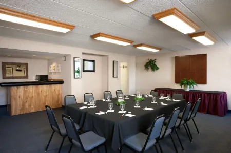 Bangor Grande Hotel Отели рядом с достопримечательностью «John Bapst Memorial High School»