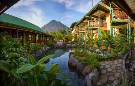 Arenal Observatory Lodge & Trails Отели рядом с достопримечательностью «Tabacon Hot Springs»