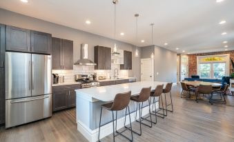 Parkside Comfort | JZ Vacation Rentals