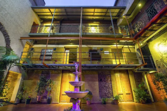 ホテル パラダ バローロ宮殿周辺のホテル