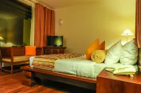Grand Beach Hotels in Wadduwa