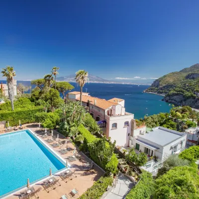 Aequa Hotel Hotels near Vico Equense