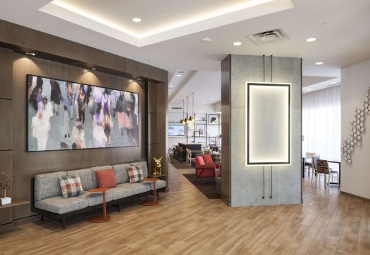 햄프턴 인 & 스위트