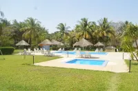 Sindola Safari Lodge Hotels in Foni Bondali