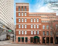 The Berkeley Hotel Hotel dekat Virginia Union University