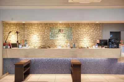 フロントデスク RJ ホテル那覇の写真