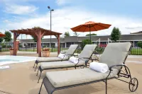 Best Western Coach House - Pools