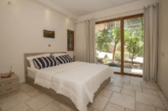 Family Getaway in Marathon by Ghh