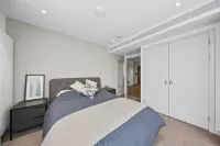 LUXURY TWO BED APARTMENT IN STRATFORD VILLAGE, NEAR WESTFIELD , STRATFORD INTL Hôtels à : Stratford