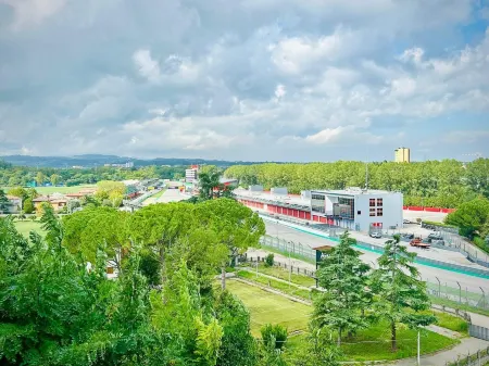 Smart Hotel Autodromo Отели рядом с достопримечательностью «Автодром Энцо и Дино Феррари»