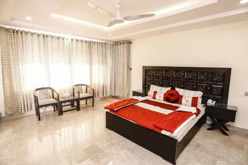 Thikana Hotel Отели в г. Музаффарабад