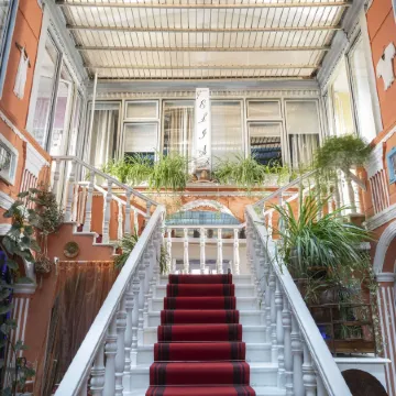 Elia Boutique Hostel & Apart-Hotel