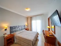 Hotel Bajamar Centro โรงแรมในเนร์คา