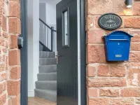 Cottage - Sleeps 3 Hot Tub & Pet Friendly Hotels in Brampton