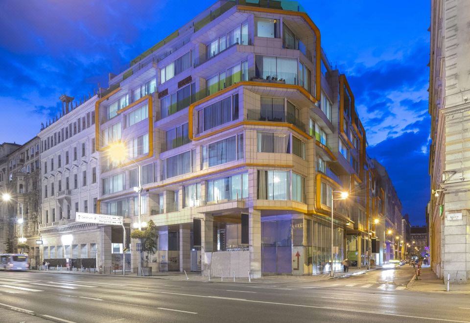 NH 컬렉션 부다페스트 시티 센터의 실외 수영장