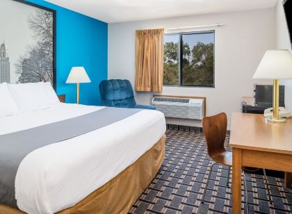 Super 8 by Wyndham Lincoln West