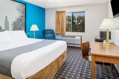 Super 8 by Wyndham Lincoln West Hotels in Lincoln