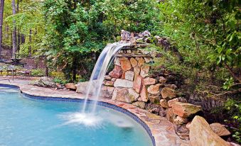 Lily Creek Lodge