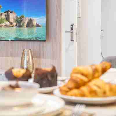 Mara Boutique Apartments Dining/Meeting Rooms