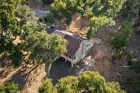 Hidden Oaks Farmhouse by AvantStay Hot Tub Deck Hotels near Faces of Freedom Veterans Memorial