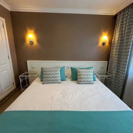 Coral La Quinta Park Suites