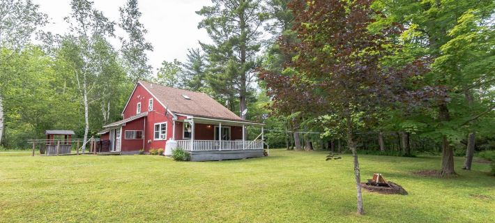Two Brooks Lodge Hotels in Bennington County