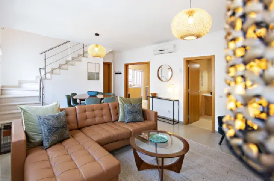 Pink House in Faro with 3 Bedrooms and 3 Bathrooms