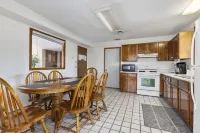 Pelican Lakes Motel